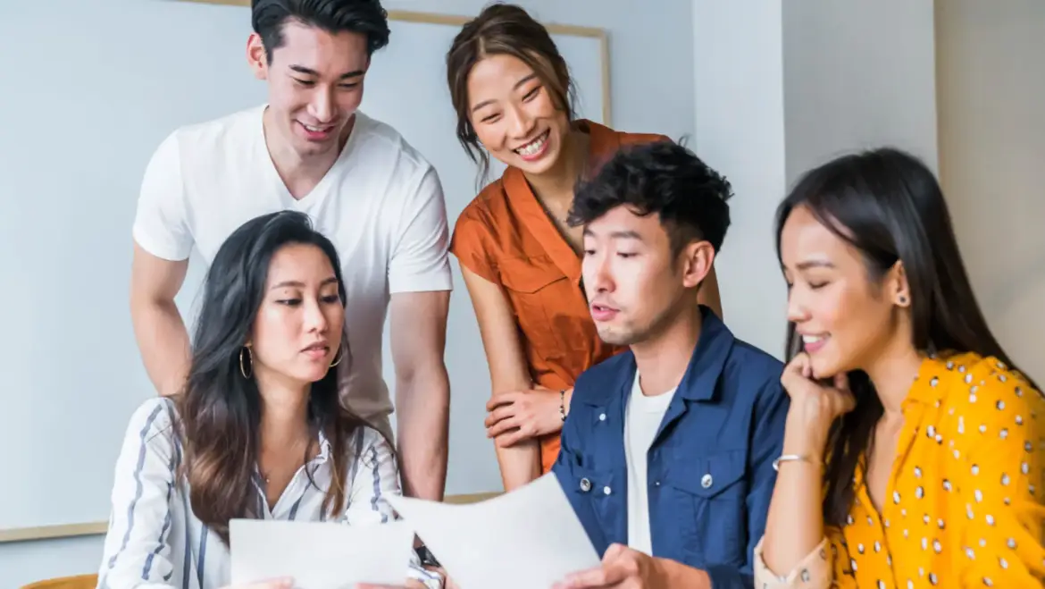 Lắng nghe trước khi hướng dẫn – cách đồng hành bền vững với thanh thiếu niên