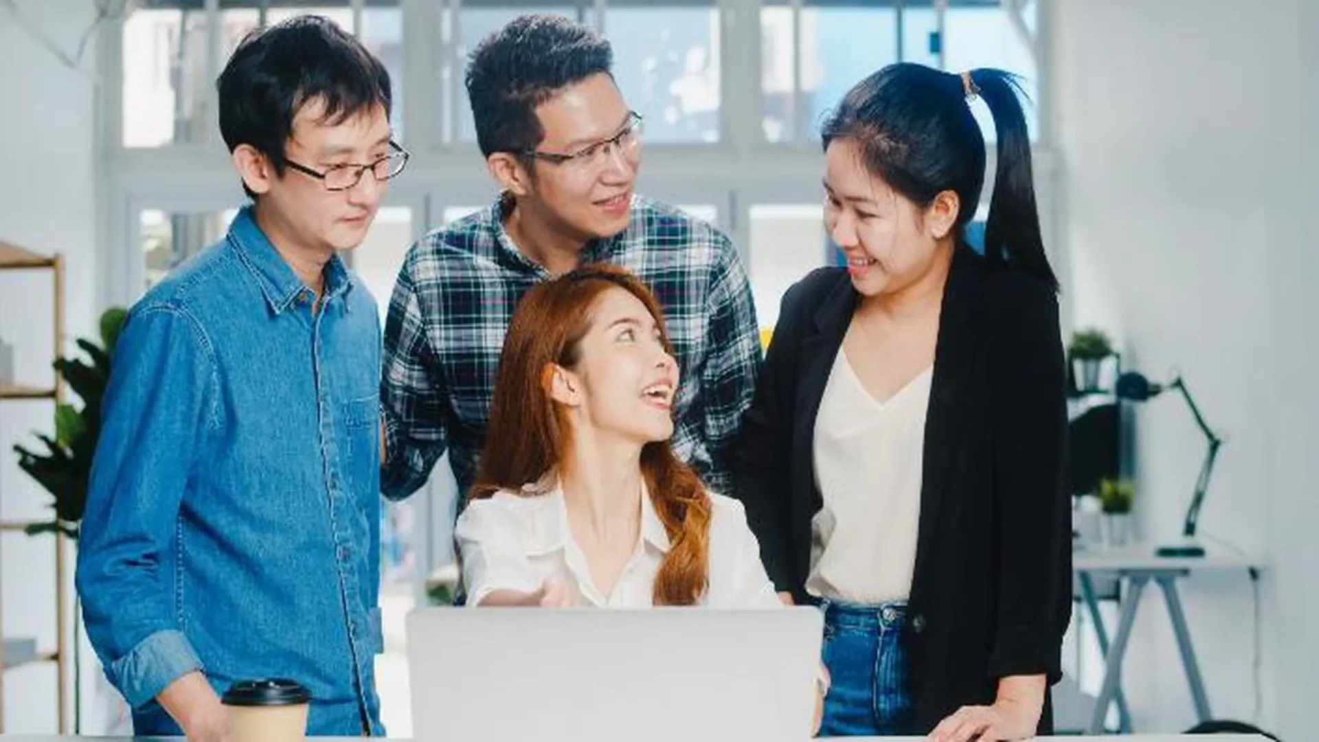 Đồng hành đúng nghĩa là trao cơ hội trải nghiệm, học từ sai lầm, giúp người trẻ xây dựng bản lĩnh và sự tự tin. Đồng hành đúng nghĩa là trao cơ hội trải nghiệm, học từ sai lầm, giúp người trẻ xây dựng bản lĩnh và sự tự tin.